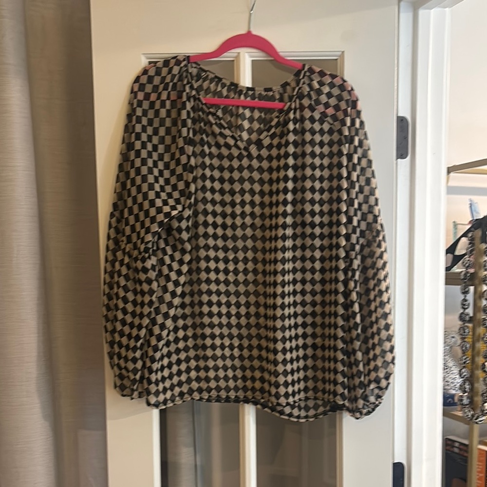 Amazon Black and Tan Relaxed 3/4 Sleeve Blouse